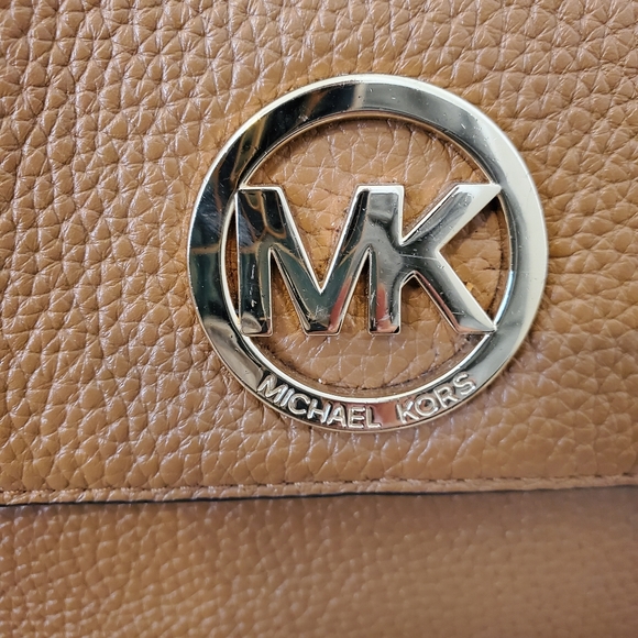 Michael Kors Fulton Small Chain Bag - Picture 5 of 13